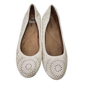 White Mountain White Cut out Flats, Size 8 M